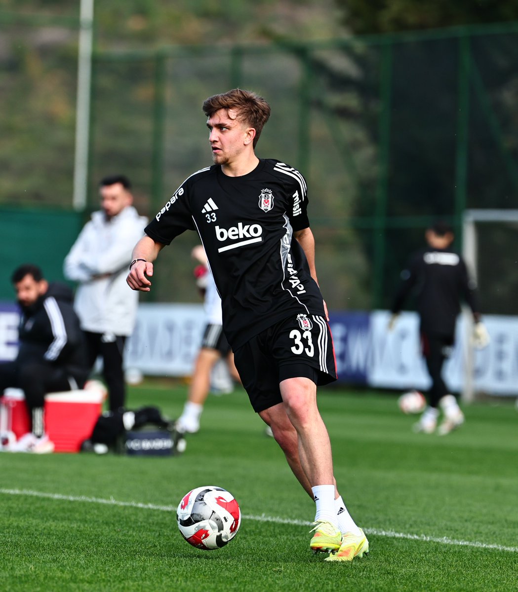 BesiktasEnglish's tweet photo. Putting in the work. https://t.co/wst0sVI7P6