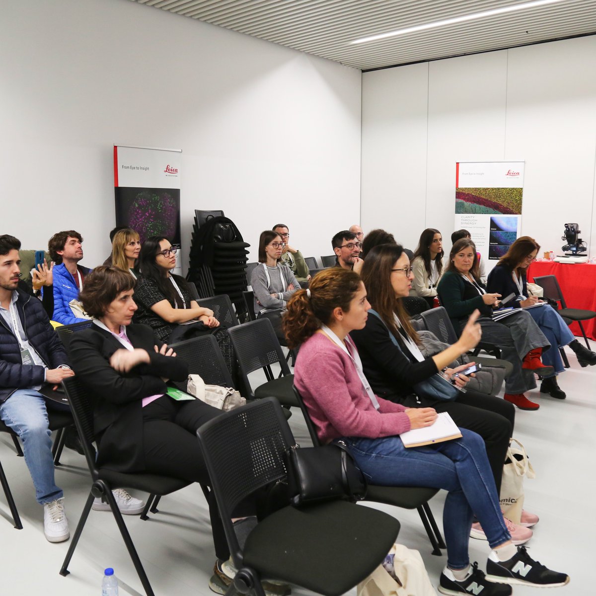 NeuroAlc's tweet image. Giovanna Expósito &amp;amp; Aída Giner from our Microscopy Facility attended the SPAOM meeting, exploring the latest in optical microscopy, AI &amp;amp; Smart Microscopy, and advanced tools for neuroscience. 
They also connected with leading companies like @LeicaMicro, @zeiss_micro &amp;amp; EVIDENT.