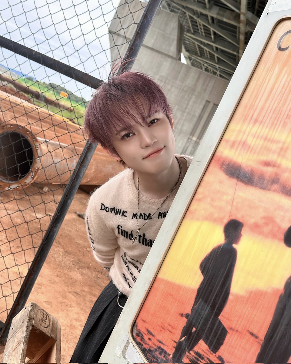 roughpufff's tweet image. giveaway special ultah chenle 
A. 2pcs album digipack bttf sealed rd kr (pilih member)
B. 1pcs digipack bttf cl unsealed
- pilih A/B
- packing di tanggung pemenang

rules:
- follow + rt
- drop di komen foto chenle favorit kamu
- wish untuk chenle dan nct dream

close tba