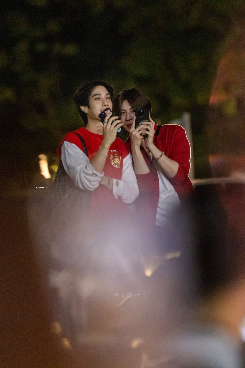 dntdisturbx's tweet image. เหมือนแฟนกันมากกกก ฟีลคู่ที่ชอบไปดูคอนเสิร์ตด้วยกัน 🧐

cr.@ NAPnSNAP 

#TleFirstone #เติ้ลเฟิร์สวัน  
#TLE_mtm #Firstone