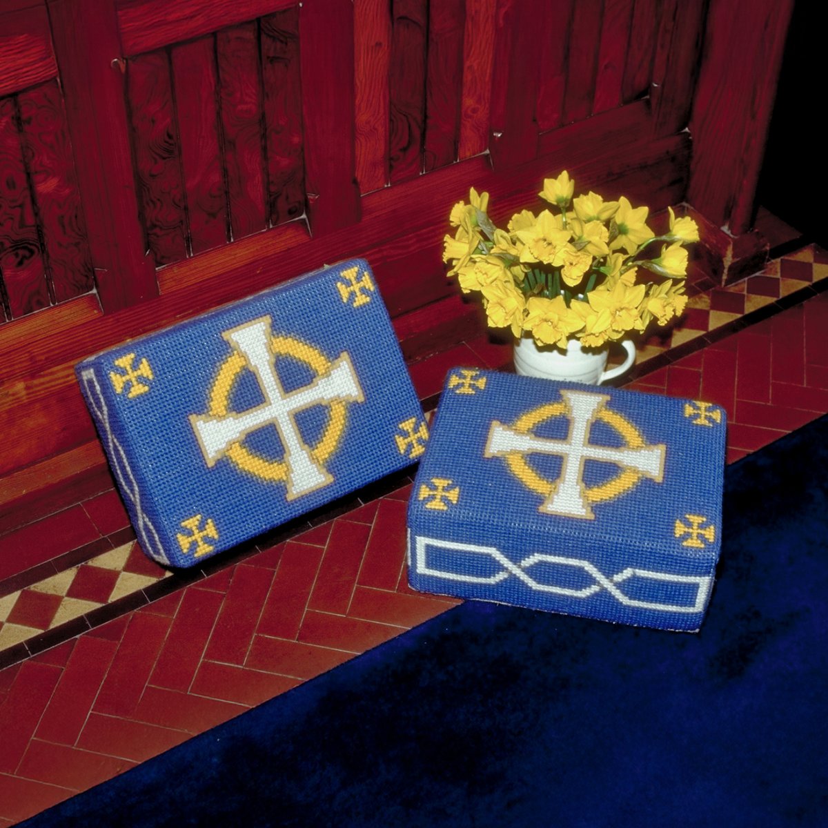 HayesFinch's tweet image. 20% off Selected Kits!🪡🧶

We've added #kneeler and #cushion #crossstitch #tapestry kits to our SALE collections online, give one as a #gift or use one to create a #handmade #present this #Christmas - With limited stock, buy now!

churchkneelers.com
brigantianeedlework.com