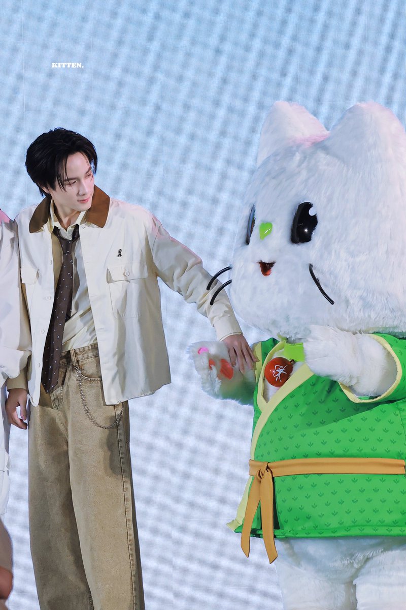 kitten_java's tweet image. เหมียวพาเหมียวมาถ่ายรูป 🫠🐱

OishiClubxSurfJava

#OishiClubxH2HGang 
#javabh @javabh28