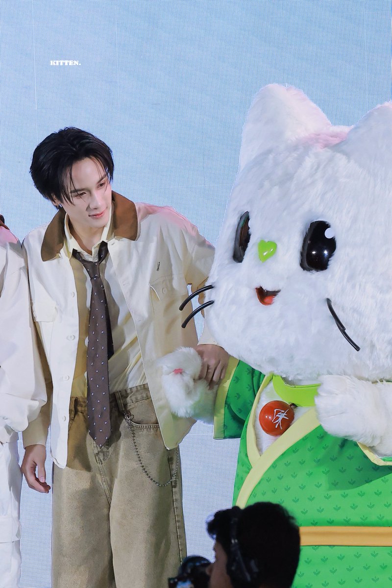 kitten_java's tweet image. เหมียวพาเหมียวมาถ่ายรูป 🫠🐱

OishiClubxSurfJava

#OishiClubxH2HGang 
#javabh @javabh28