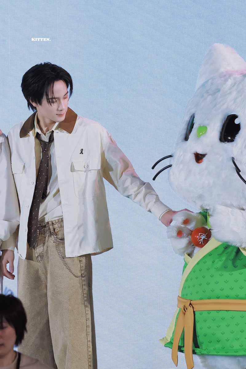 kitten_java's tweet image. เหมียวพาเหมียวมาถ่ายรูป 🫠🐱

OishiClubxSurfJava

#OishiClubxH2HGang 
#javabh @javabh28