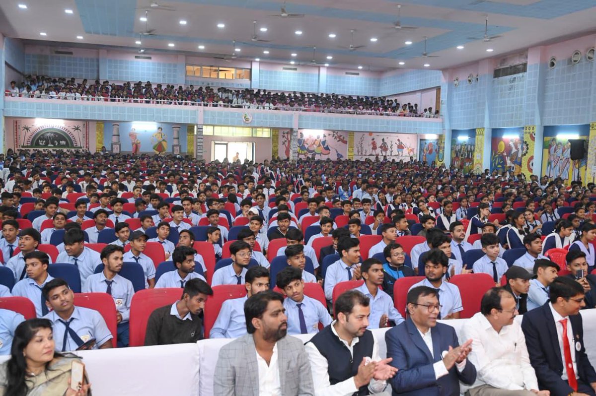 drramansingh's tweet image. आज राजनांदगांव के गोविंदराम निर्मलकर ऑडिटोरियम में ICAI भिलाई शाखा द्वारा आयोजित CAFY 4.0 &amp;amp; Super Mega Career Counselling Programme (CAFY 4.0 - भविष्य की राह) में शामिल होकर 5000 से अधिक विद्यार्थियों से संवाद किया और बच्चों को चार्टर्ड अकाउंटेंसी (CA) के क्षेत्र में करियर बनाने…