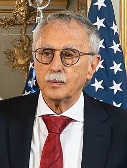 Antonio27591643's tweet image. MOUNSTRUOS

Jeffrey Dahmer ​mató a un total de 17 hombres .

El actual Ministro de Salud, el Dr. Mario Lugones ya tiene en su haber  170 fallecidos con FENTANILO CONTAMINADO y se calculan otras 120 personas con cáncer y discapacidad que no recibieron su medicación.
Cárcel quiero.