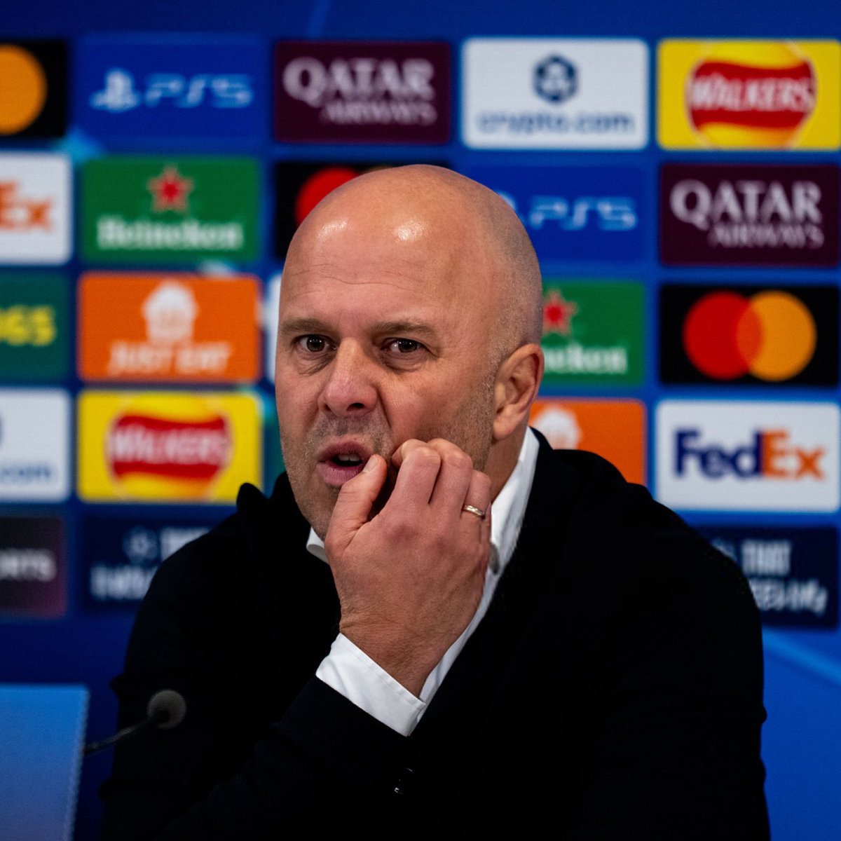 VibesFoot's tweet image. 🔴 « 𝗝𝗘 𝗠𝗘 𝗦𝗘𝗡𝗦 𝗘𝗡 𝗦𝗘́𝗖𝗨𝗥𝗜𝗧𝗘́, 𝗖̧𝗔 𝗩𝗔. 𝗠𝗔𝗜𝗡𝗧𝗘𝗡𝗔𝗡𝗧, 𝗜𝗟 𝗘𝗦𝗧 𝗧𝗘𝗠𝗣𝗦 𝗗’𝗜𝗡𝗩𝗘𝗥𝗦𝗘𝗥 𝗟𝗔 𝗧𝗘𝗡𝗗𝗔𝗡𝗖𝗘 » 😤

Arne Slot prend la parole concernant son avenir en potentiel danger. 😬

« C’est normal, je le comprends. 𝗤𝘂𝗮𝗻𝗱 𝘂𝗻…