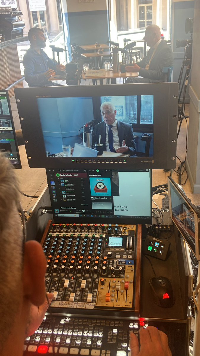 Ahora en La Diaria Radio: entrevista de <a href="/Tinchorgz/">Martín Rodríguez</a> al ministro del Interior, Carlos Negro 
youtube.com/live/OsNI5jZyg…