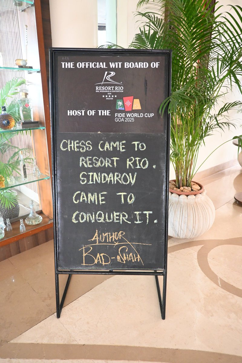 ResortRio's tweet image. ♟️ Wei vs Sindarov, FIDE World Cup Finals, Resort Rio, Goa

A moment of pure tension from the finals,  the position after 57…Qh4,  now recreated on our majestic poolside chessboard at Resort Rio, the proud host of the FIDE World Cup 2025.♟️✨

#ResortRio #FIDEWorldCup2025