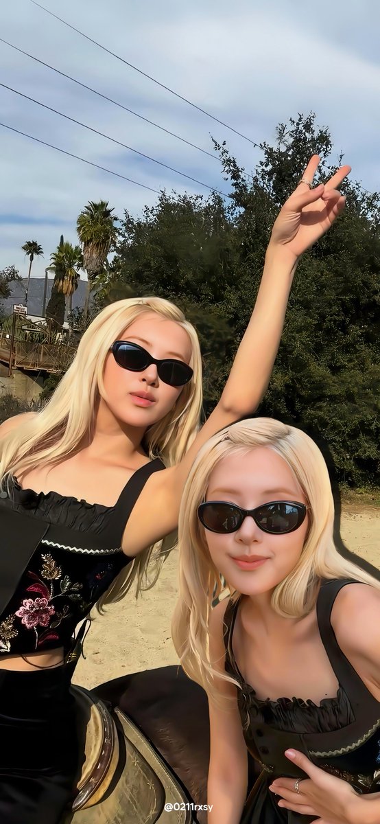 0211rxsy's tweet image. #ROSÉ wallpapers // lockscreens.    
— extended wallpapers.    
— random pics.
— 4K vers.