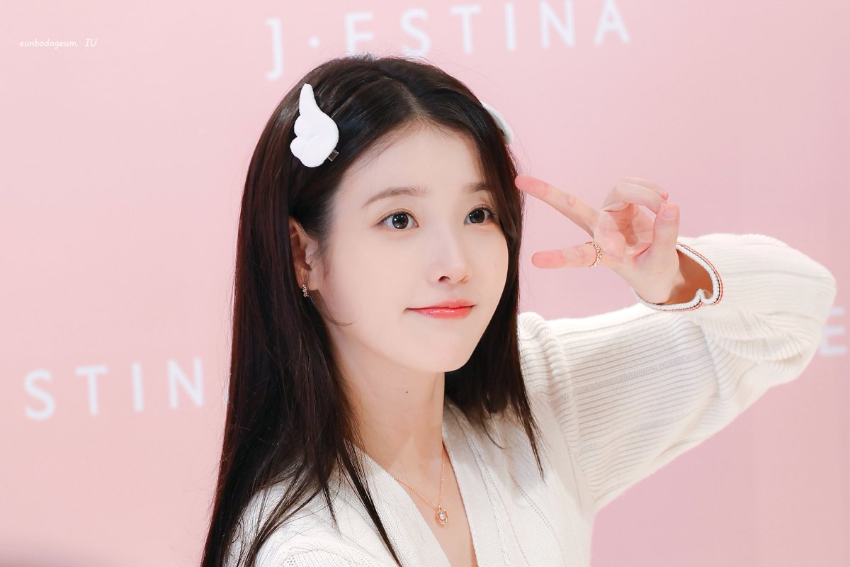 dlwlrma_08918's tweet photo. 251126 제이에스티나 팬사인회 #아이유 #IU

미모주사위 516의 여자…..🥹🥹🥹🥹🥹🥹💜💜💜💜💜💜💜💜💜💜💜아랑해요…….. https://t.co/OwltxY2cjj