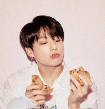 withgukk's tweet image. Kookie munching on cookies 🍪