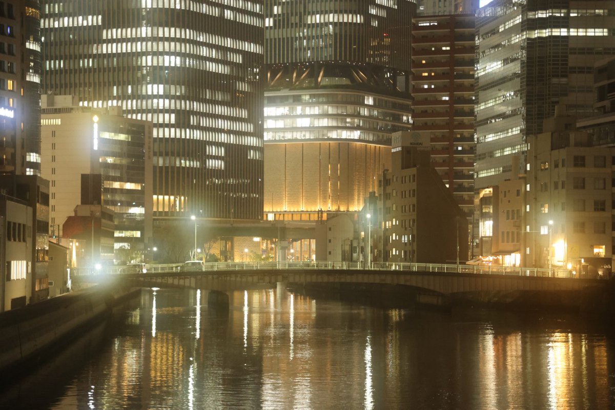 osakabuffaloes's tweet image. 夜景フィルター 比較

望遠編 

望遠の方がはっきりと効果の違いがわかりますね😊

順番に

Kenko ブラックミスト No.1
Kenko ブラックミスト No.5
Kenko デュート Duto 
marumi シルキーソフトB

EOS R6 Mark III
RF24-105mm F4 L IS USM

#eosr6mark3