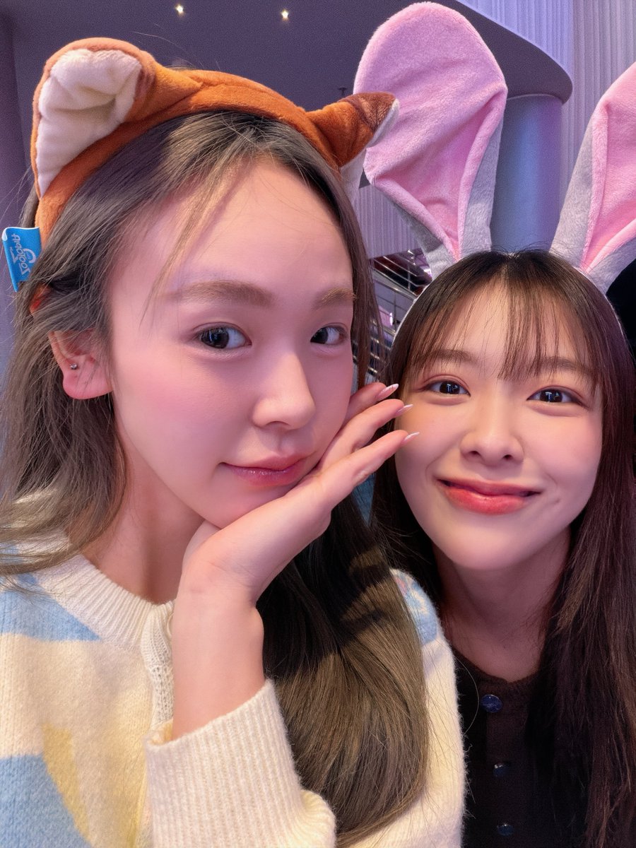 junewanwimol19's tweet image. Movie date nightttttt 🦊🐰🩷💜