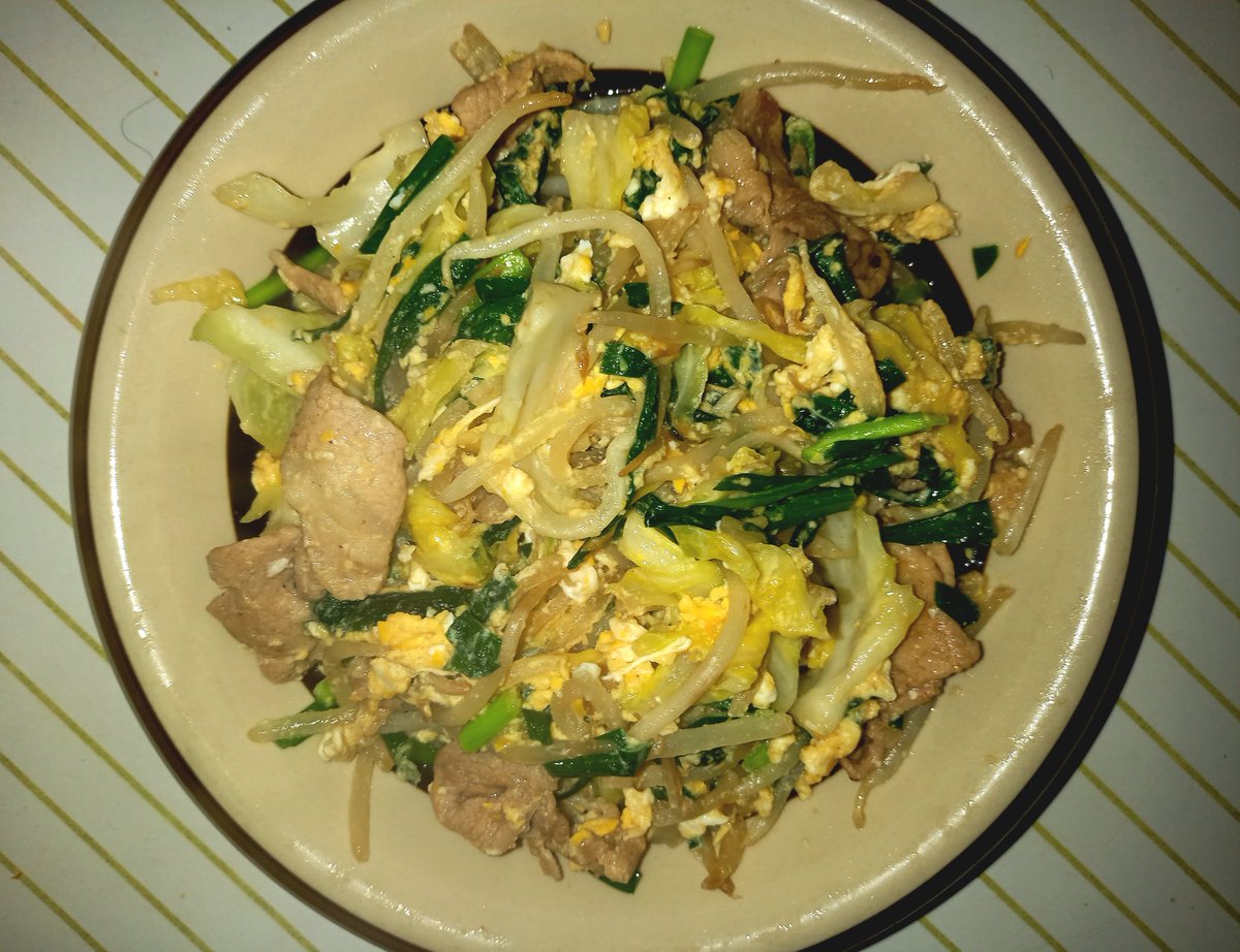 mechanmokyu's tweet image. 今日の晩飯は
作業しながらだから雑に作った豚ニラ玉
ちょっと量が多かったかも😅
