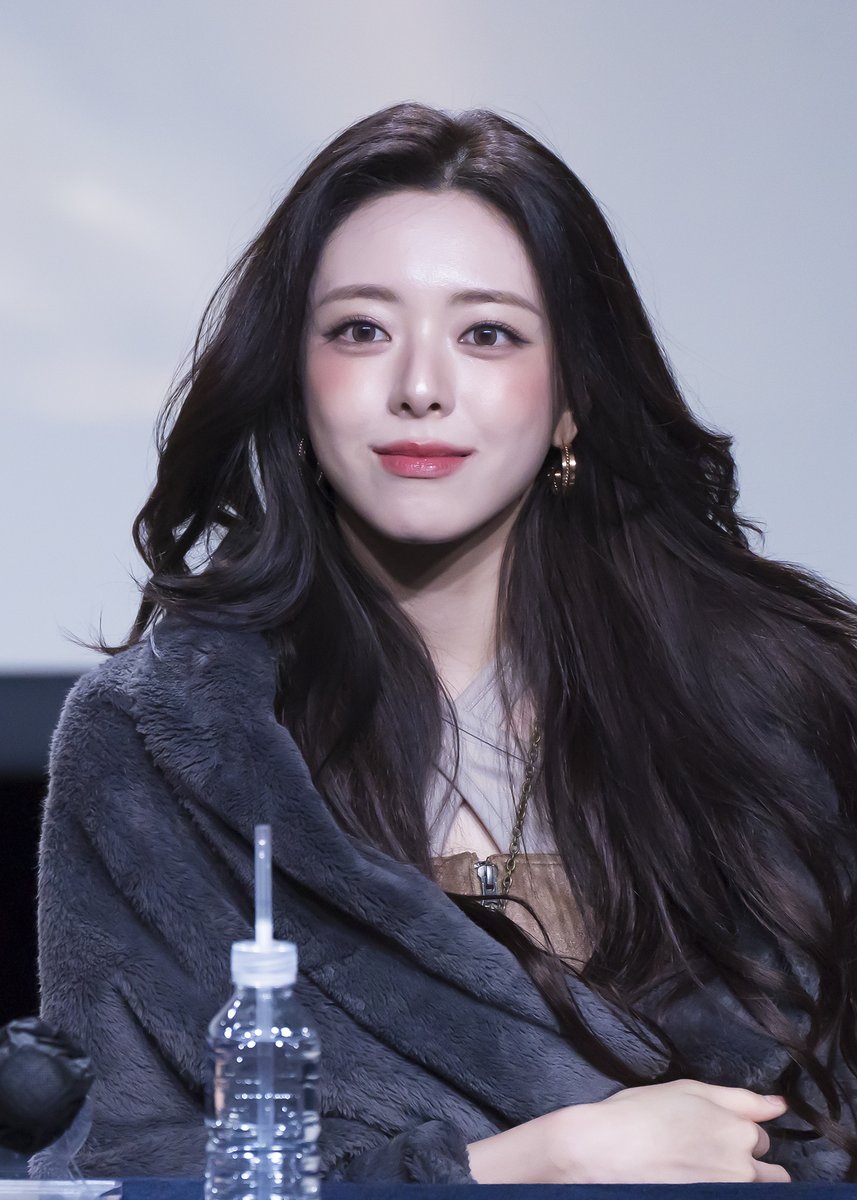 ITZY_PAN's tweet image. 251121   
#있지 #ITZY #유나 #YUNA