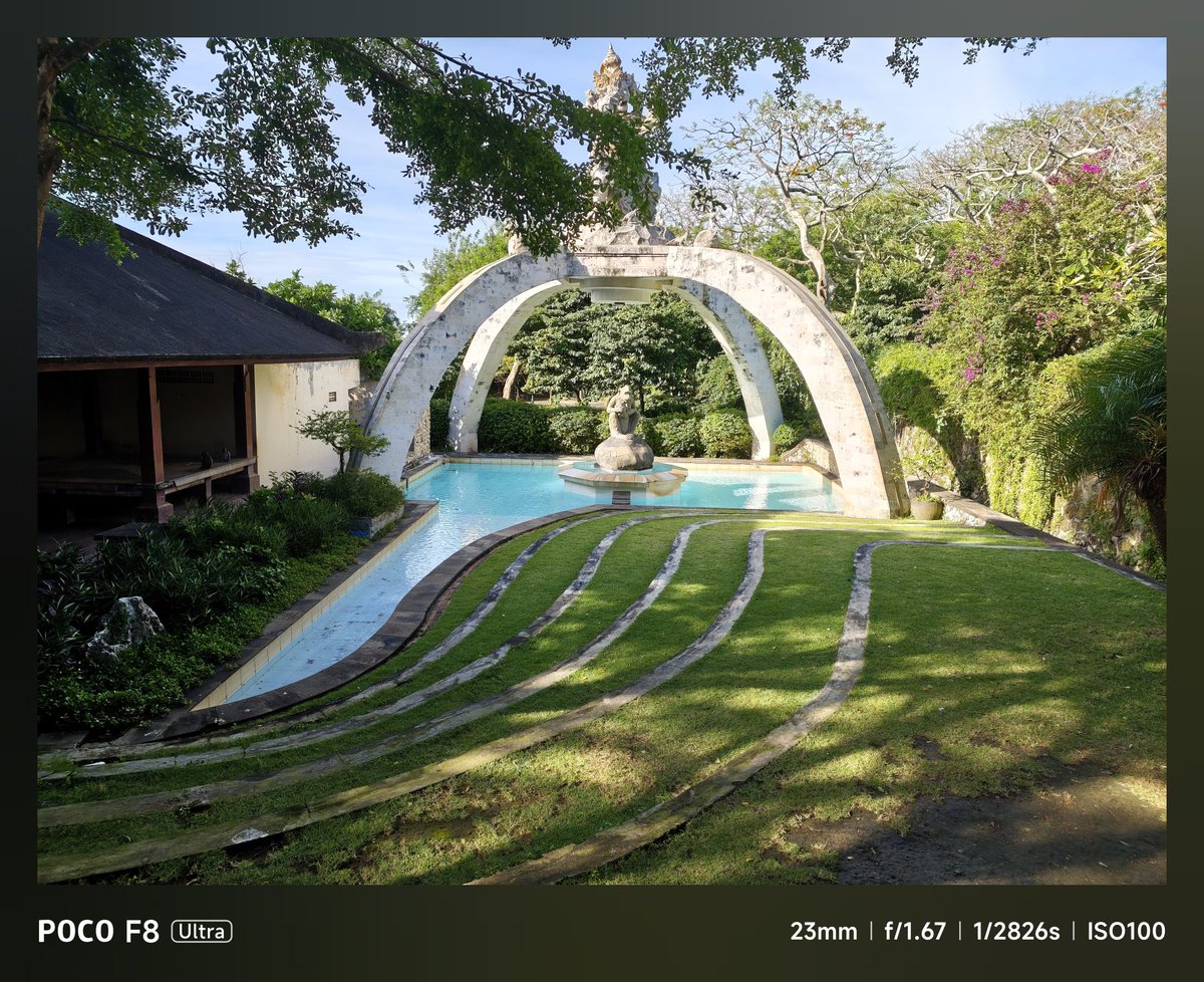 nirave's tweet image. 🤯 Is this the best value phone this year? 🔥

The @POCOGlobal #PocoF8Ultra is seriously impressive! 

💪 Top notch performance from @Snapdragon 8 Elite Gen 5 
📸 Outstanding camera
📲 Fab display
🎨 I am digging @Xiaomi #HyperOS3
🔊 @Bose Audio is the GOAT! 

All for $729. 🤯