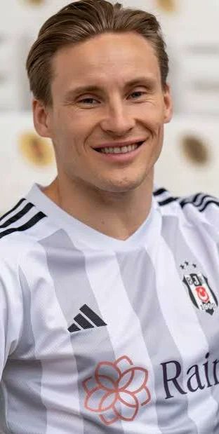 blackeaglelife7's tweet image. JURASEK VE SVENSSON YOLCU✅️

Beşiktaş&apos;a bu sezon başında Benfica&apos;dan kiralanan David Jurasek ile yolların ayrılması bekleniyor.

Çek futbolcunun yanı sıra Jonas Svensson da gönderilecek isimlerin başında yer alıyor.

[Habertürk]