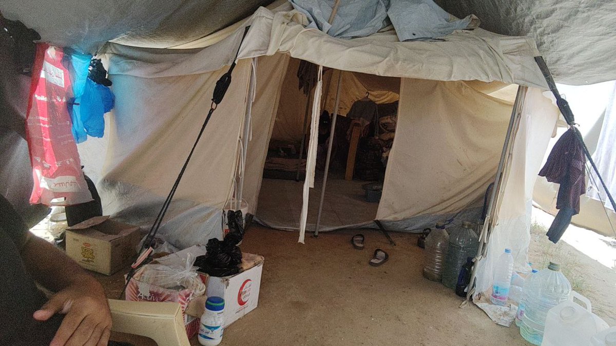 mostfa_mushtaha's tweet image. Every day I wake up in a tent after losing my entire family… and all I have left is a small child for whom I cry more than I cry for myself. My orphaned nephew, Yazan, is now in my care despite my injuries and inability to work. I need your support to provide him with medicine,…