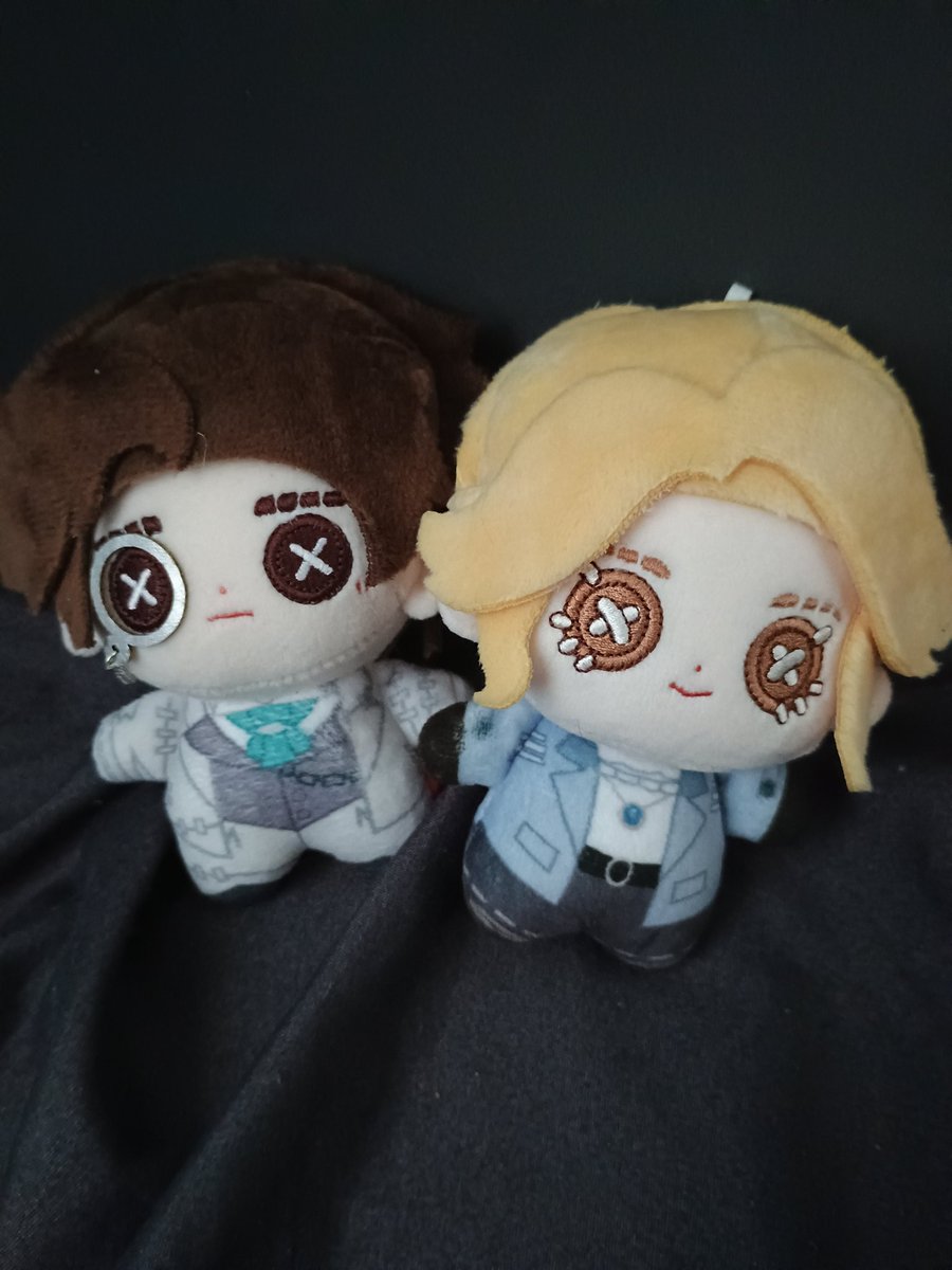 I CRIED SO MUCH GOING THROUGH THE STORY MODE at least my siblings plushies are safe and happy 😭