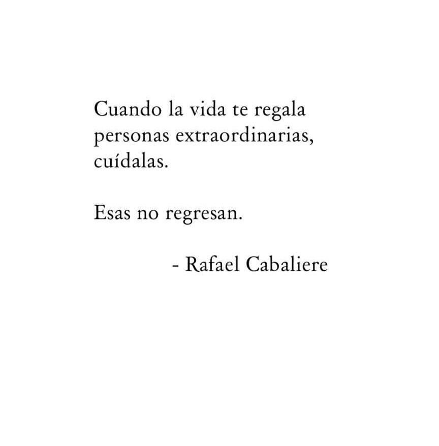 Una adolescente de 16 años llegaba cada tarde al hospital público y se sentaba en la sala de espera de emergencias.

No estaba enferma. No esperaba a nadie.
Solo observaba.

Cuando veía a alguien hablando español luchando por comunicarse con las enfermeras, se acercaba.