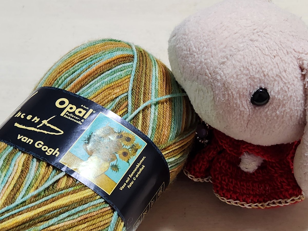 昨日Opal毛糸のゴッホのシリーズもゲットしたんですよ！！✨ ひまわり