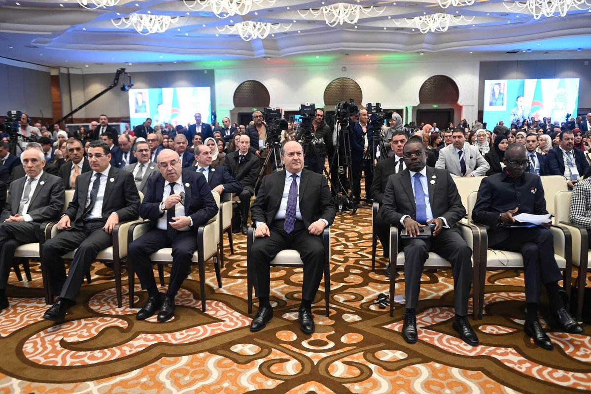 pm_gov_dz's tweet image. تحت الرعاية السامية لرئيس الجمهورية السيد عبد المجيد تبون، أشرف الوزير الأول، السيد سيفي غريب، على افتتاح أشغال المؤتمر الوزاري الإفريقي حول الانتاج المحلي للأدوية وغيرها من تكنولوجيات الصحة، الذي تجري فعالياته أيام 27-28-29 نوفمبر الجاري بالمركز الدولي للمؤتمرات عبد اللطيف رحال.