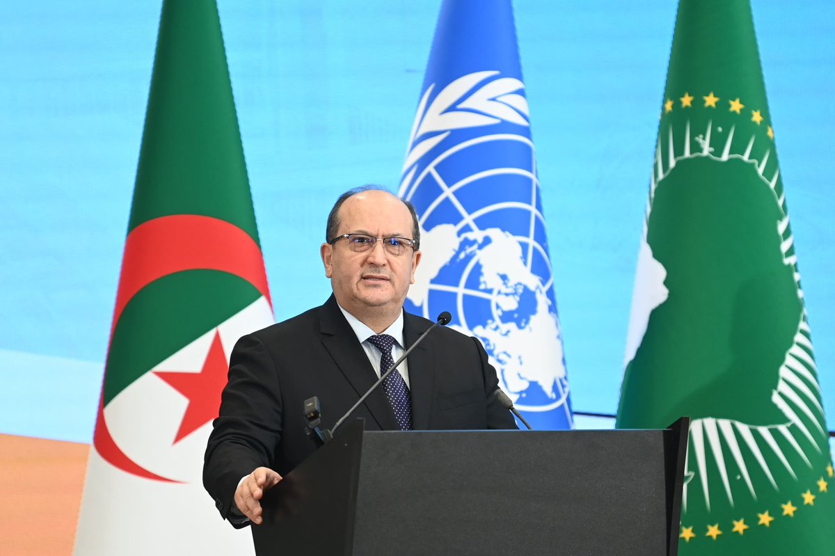 pm_gov_dz's tweet image. تحت الرعاية السامية لرئيس الجمهورية السيد عبد المجيد تبون، أشرف الوزير الأول، السيد سيفي غريب، على افتتاح أشغال المؤتمر الوزاري الإفريقي حول الانتاج المحلي للأدوية وغيرها من تكنولوجيات الصحة، الذي تجري فعالياته أيام 27-28-29 نوفمبر الجاري بالمركز الدولي للمؤتمرات عبد اللطيف رحال.