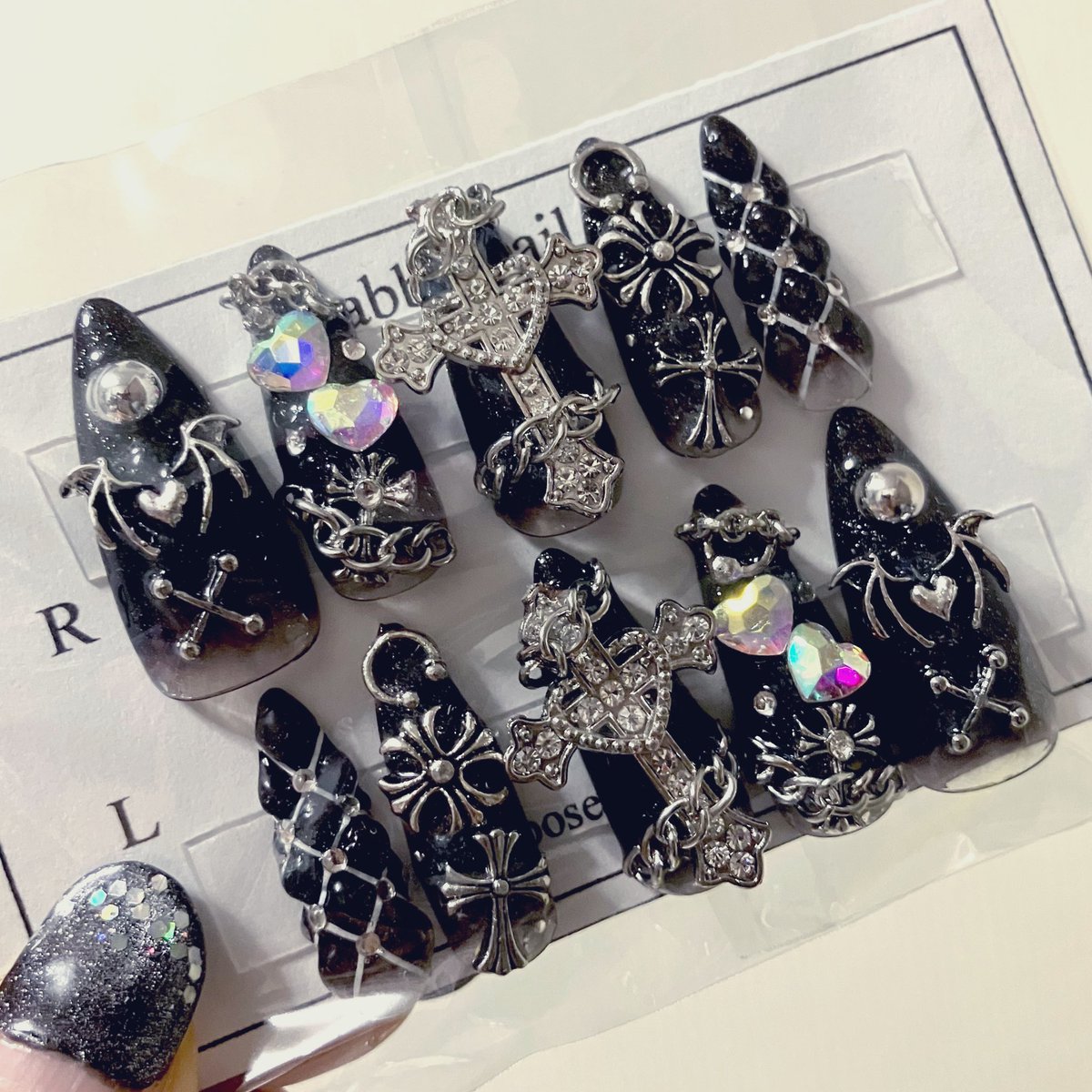 【ナナ】オーダーネイルチップ オーダーネイルチップかわい🖤 新コスの撮影に使う🖤
