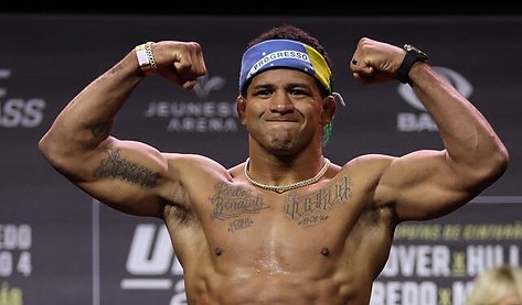 FightFanatic_'s tweet image. With no clear contender at 185 right now… it’s only right we run that rematch back 😬🔥

#UFC #MMATwitter