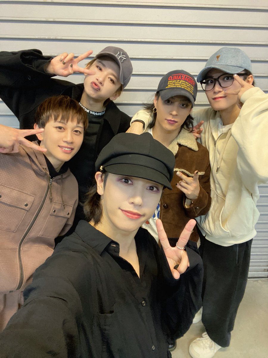 SHIN_MDKD's tweet image. 大阪公演明日も楽しみましょう☺︎
みんなで大阪に来れて嬉しい🐝👑