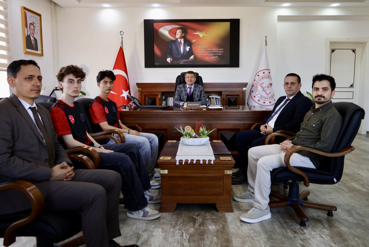 📍 İl Millî Eğitim Müdürlüğü

📌 İl Millî Eğitim Müdürümüz Serdal Şimşek, ROBOCHALLENGE-25 yarışmasında ilk 16’ya giren öğretmen ve öğrencilerimizi makamında ağırladı.

🌟 Bilecik İl Millî Eğitim Müdürlüğümüzün Mesleki Eğitim Akreditasyonu kapsamında desteklediği Bilecik Borsa