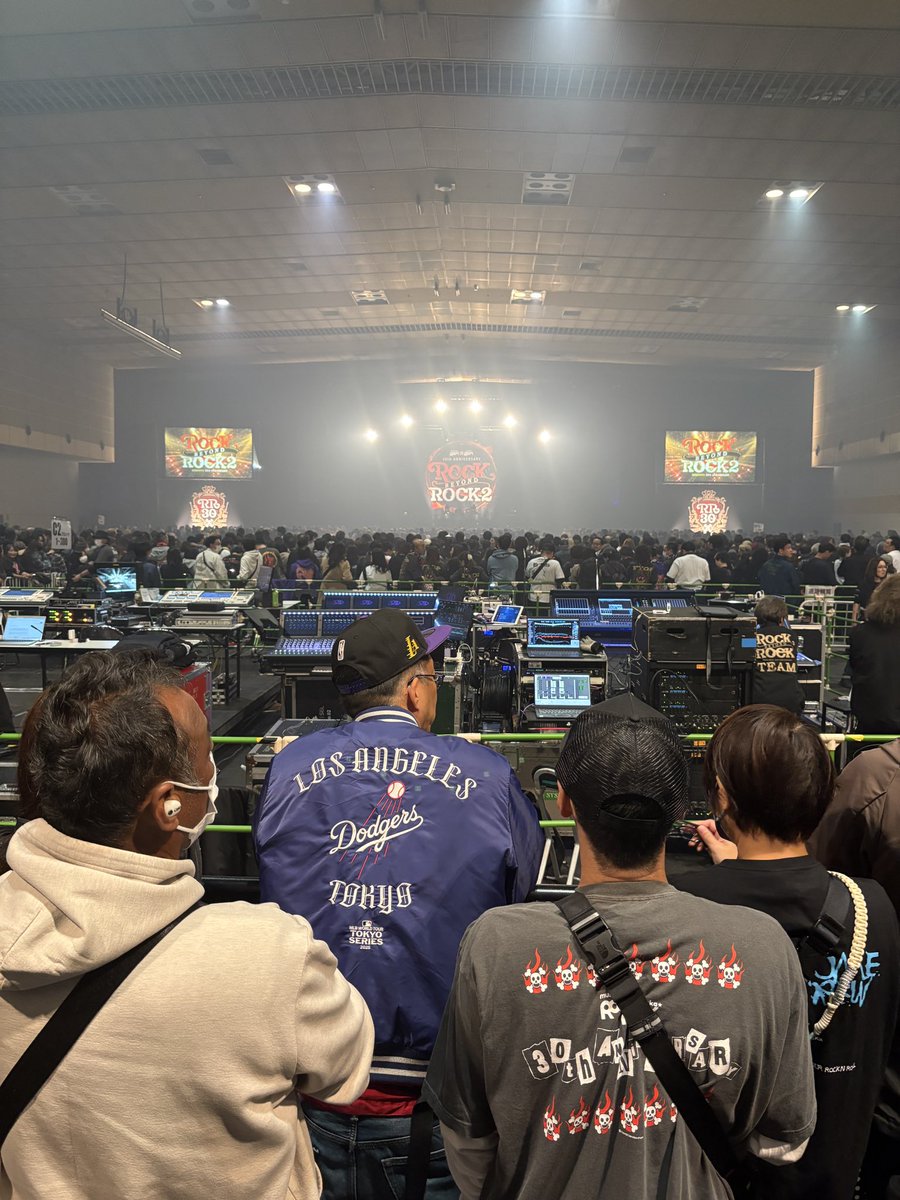 TheTee2020's tweet photo. 今年最後のライブかな
大阪「ROCK ROCK」行って来ました！B'z以外は初！やっぱライブはいいもんですなぁ〜😆最高！名古屋二日目で聞けなかったjuiceも聞けたし！
今車🚙では「ラウドネス」が流れてます！😆
#ROCKROCK 
#ROCKROCK30th 
#ロックロック
#ラウドネス #Bz #ビーズ #黒夢 #マイケルモンロー https://t.co/3J91rSe8qW