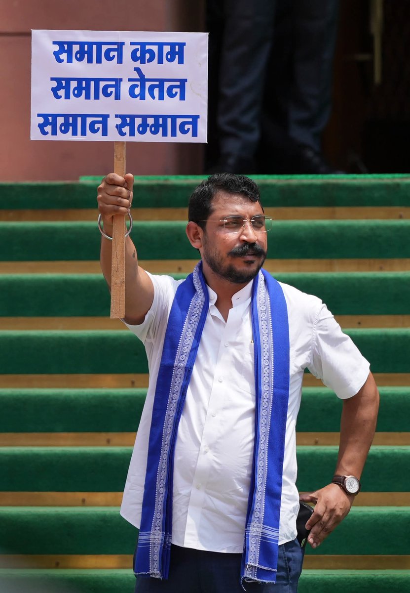 #BASIC_DA_GRADE_Pay_लागू_करो 
DTC के कॉन्ट्रैक्ट कर्मचारियों को BJP सरकार से ही उम्मीद है दिल्ली सरकार से हाथ जोड़कर निवेदन है कि हमारा BASIC DA जल्द से जल्द लागू करो,जिंदगी भर हमारा परिवार BJP सरकार का आभारी रहेगा, <a href="/gupta_rekha/">Rekha Gupta</a>  <a href="/drpankajbjp/">Pankaj Kumar Singh</a> <a href="/KapilMishra_IND/">Kapil Mishra</a> <a href="/dtchq_delhi/">Delhi Transport Corporation</a> 🙏 🇮🇳
