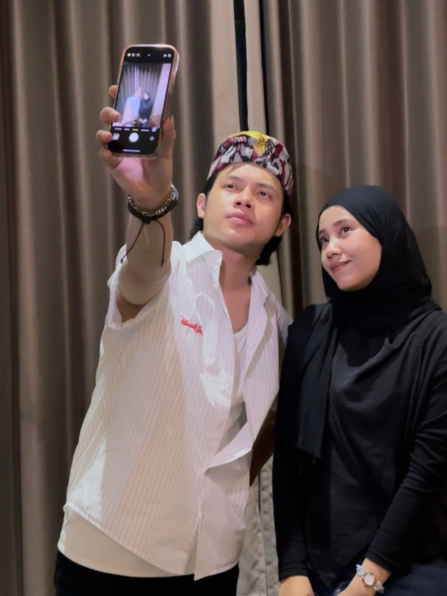 uwwma's tweet photo. finally! nonton juga konser si rony rony itu di lombok bulan oktober. seru bgttttt, mau nonton lagiiiii💃🏻 https://t.co/xJ3eYtdzKJ