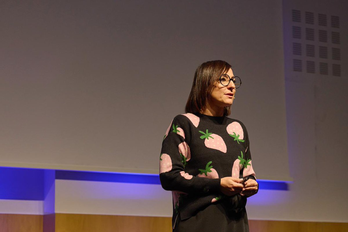 plainconcepts's tweet image. ¡Hackea tu productividad con Copilot! 🤖

@magdateruel nos ha mostrado cómo la #IA y los agentes de #Copilot pueden transformar nuestra forma de trabajar y ayudarnos a superar los retos de productividad diarios.

#STechDay2025bcn 🚀