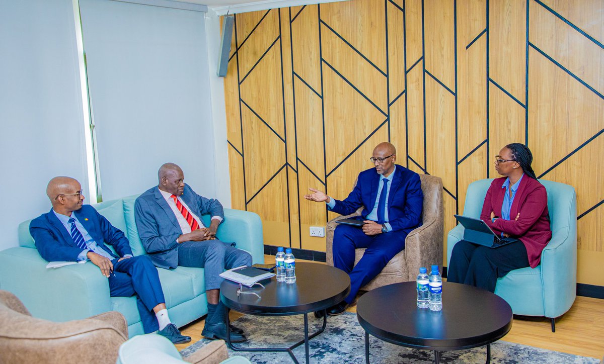 Rwanda_Edu's tweet image. Today, Minister @JoNsengimana received a courtesy call from Mr. Chaga Kone, the high Commissioner of Mali to Rwanda. Their discussion focused on exploring potential areas of collaboration in the higher learning sector.