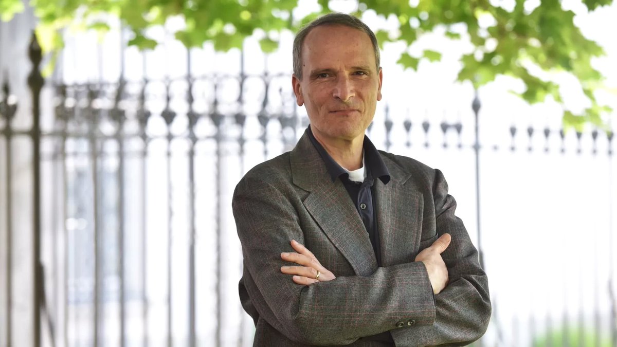 MDLoka's tweet photo. Čestitke dr. Matiji Ogrinu in dr. Andrejki Žejn za prejeto Trubarjevo priznanje za leto 2025 @knjiznicaNUK za kritično izdajo Poljanskega rokopisa! Dr. Ogrin redno sodeluje z @MDLoka in je član uredniškega odbora Pasijonskih doneskov. Več na https://t.co/FKz6ygFVHK https://t.co/H64OGaaV7V