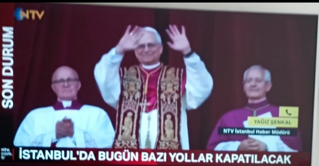İstanbullu zaten yollarda perişan, bir de papa çıktı...
Helikopterle dolaştıraydınız papazı😠