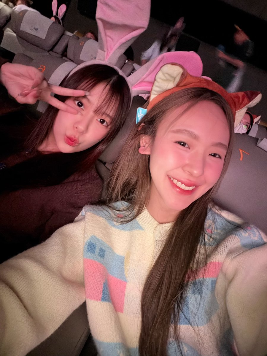 lannemiim's tweet image. Leve sua garota para ver um filme que ela quer muito e usem acessorios do casal do filmes para fazer ela feliz.

#JuneMewnich #จูนมิวนิค