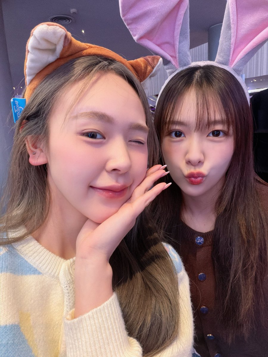 lannemiim's tweet image. Leve sua garota para ver um filme que ela quer muito e usem acessorios do casal do filmes para fazer ela feliz.

#JuneMewnich #จูนมิวนิค