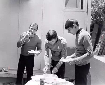 SubcommanderT's tweet photo. Happy Thanksgiving to everyone celebrating! Hope you are able to enjoy a nice meal with friends and family this day 🦃🥧🖖🏻 https://t.co/vZaFpzROF9