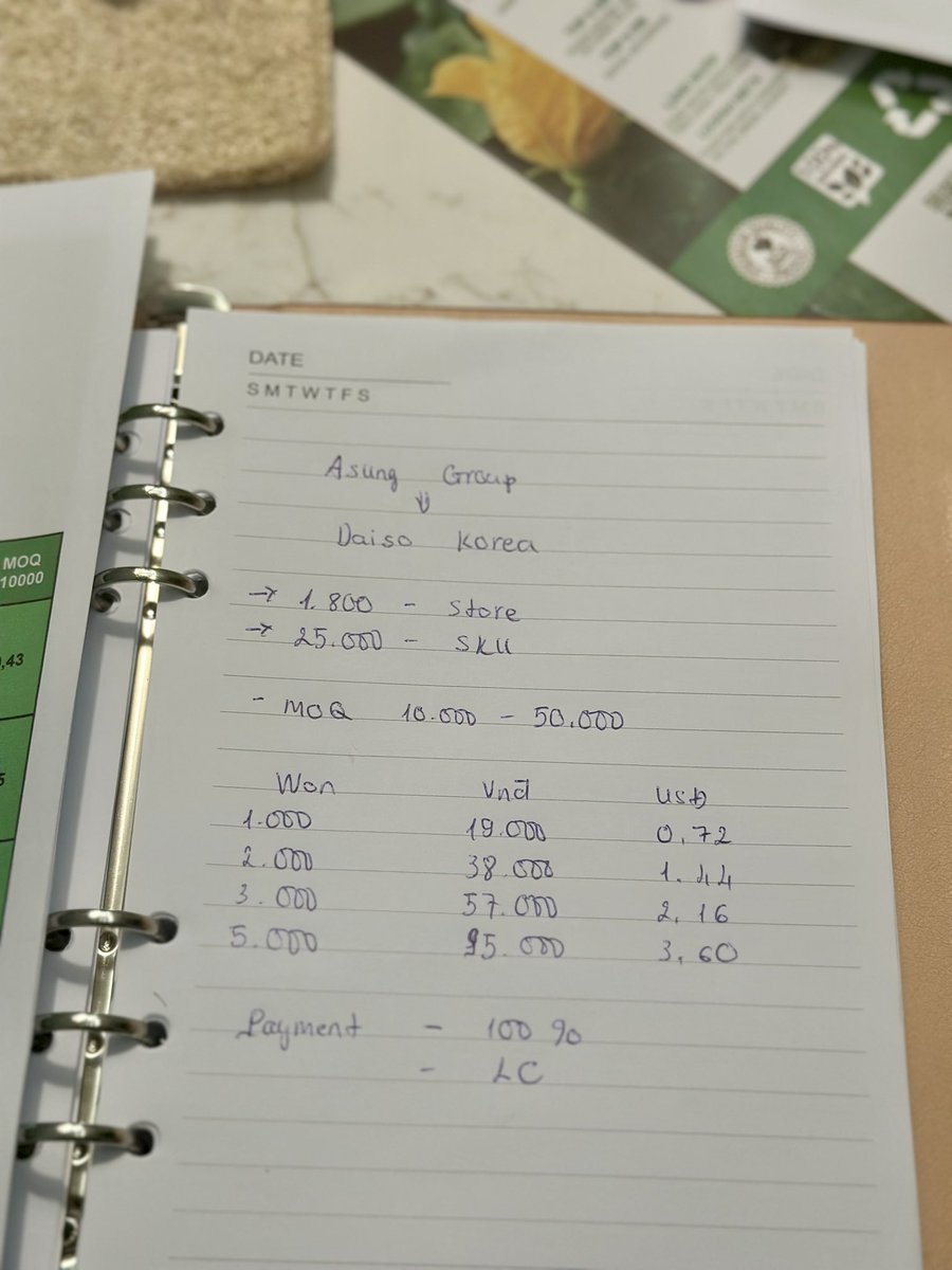🥰 27/11/2025 Upa VN meet Opa Korea 😁

🇻🇳🇰🇷 Hôm nay tôi mang… mướp sang Hàn! Và Daiso bảo: “Okay, 2026 lên kệ nha!” 😄🌿

Một ngày mưa Seoul lạnh 2 độ nhưng buổi meeting với tập đoàn ASUNG – chủ sở hữu chuỗi Daiso Korea thì ấm tận 40 độ 😅

Chia sẻ nhanh:
👉