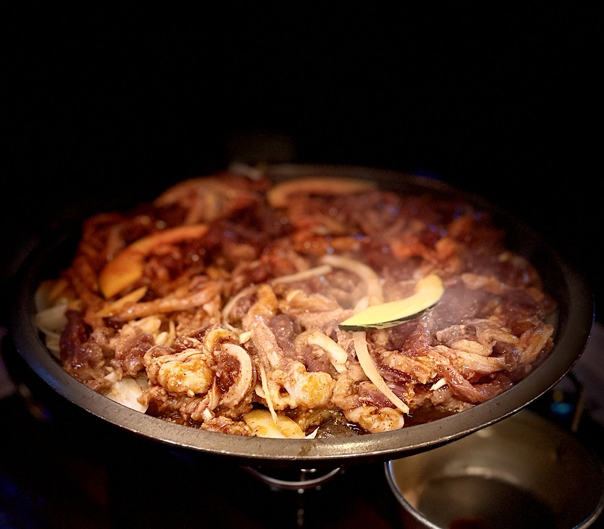 친구들보러 당일치기 부산가기″̮
하라랑 슈지보러 아침일찍부터 버스타고 달려감
오랜만이여서 너무너무 반갑고 즐거웠움
역시나 슈지는 나만보면 웃고 나한테 뺏어간 그립톡자랑까지함ㅋㅋㅌㅋㅋ
(<a href="/thehoshi8/">휴식하라</a>)하라가 맛집도 데려가줘서 저녁까지 야무지게먹고 다시 서울가는중٩ ( ᐙ ) ว