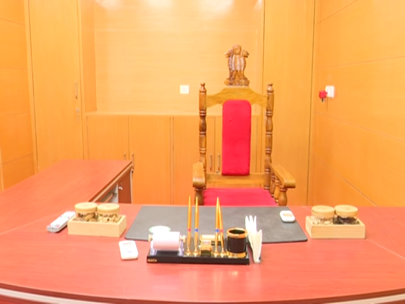 otvkhabar's tweet image. #୧୧_ନଂ_ଚ୍ୟାମ୍ୱରରେ_ରାଷ୍ଟ୍ରପତି
-ବିଧାନସଭାର ୧୧ ନମ୍ୱର ଚ୍ୟାମ୍ୱରକୁ ଗଲେ ରାଷ୍ଟ୍ରପତି
-୧୧ ନଂ ଚ୍ୟାମ୍ୱର ଚୌକିରେ ବସି ସ୍ମୃତି ସାଉଁଟିଲେ
-ମନ୍ତ୍ରୀ ଭାବେ ୧୧ ନଂ ଚ୍ୟାମ୍ବରର ସ୍ମୃତି ମନେ ପକାଇଲେ
#PresidentinChamber11 #DroupadiMurmu #OdishaAssembly #HistoricAddress #WinterSession2025 #OTV