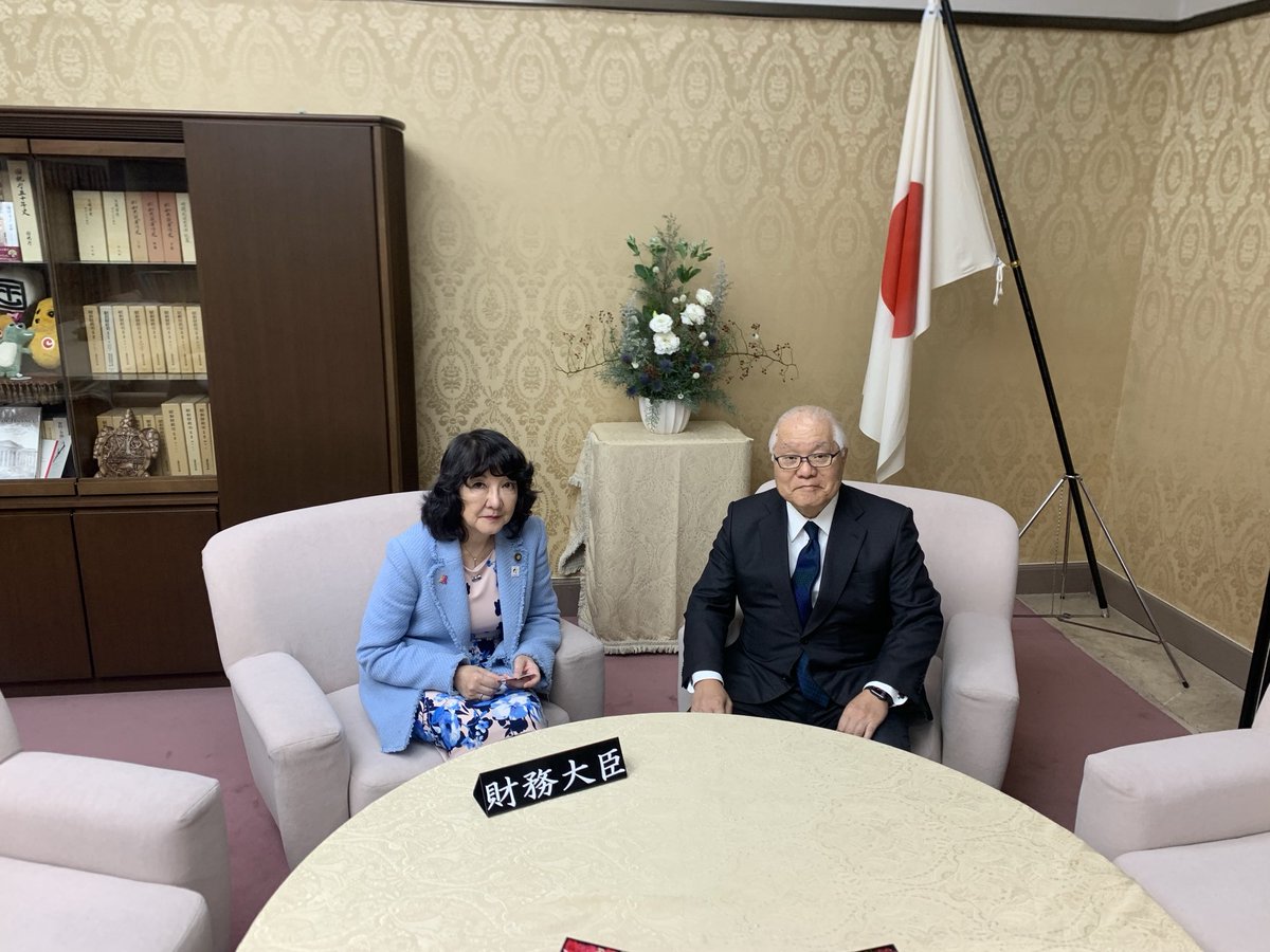 TakemiKeizo's tweet image. 片山財務大臣と面談。古巣に戻って中々の貫禄でした。12月6日Knowledge Hub for UHC Finance の一環としてUHC Forumを主催して頂きます。
