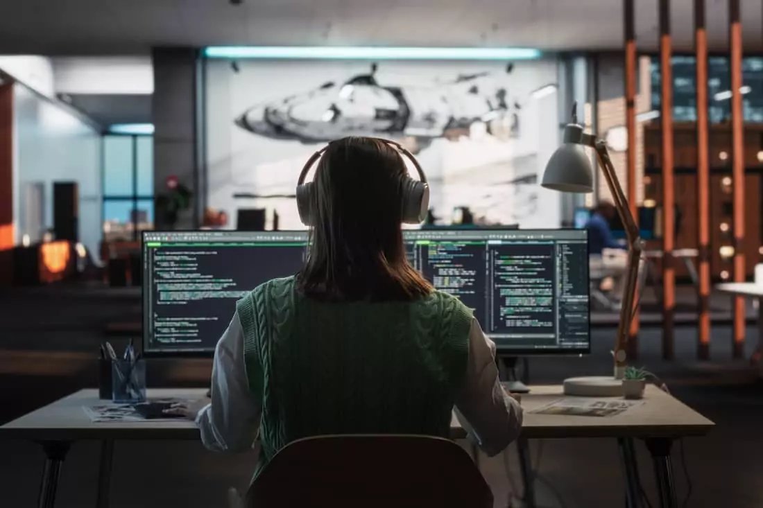 EonWeaveLabs's tweet image. Mistake #1: Building in a Vacuum

You spent 6 months coding features nobody asked for.

Zero user interviews. Zero validation.

You built what YOU wanted, not what users need.

#ProductDevelopment #StartupLife #codingpractice