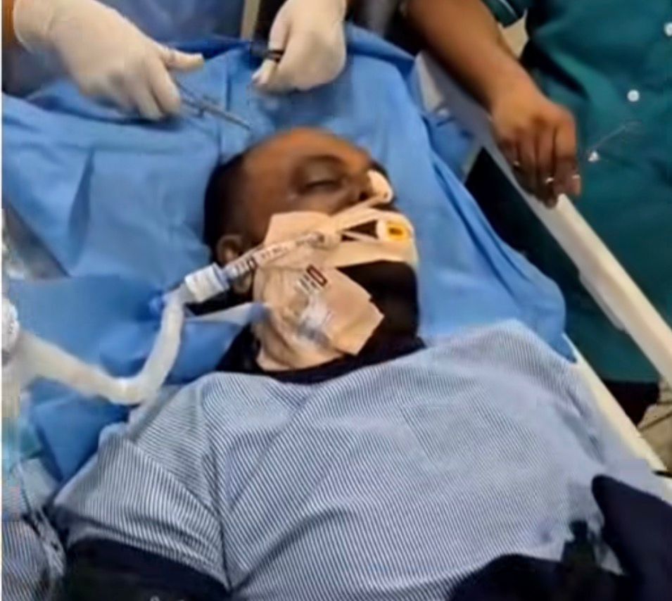 shindespeaks's tweet image. आष्टी पाटोदा शिरूर विधानसभा अध्यक्ष राम खाडे यांच्यावर २६ नोव्हेंबर रोजी जीवघेणा हल्ला झाल्याची घटना घडली. यामध्ये त्यांची प्रकृती चिंताजनक असून उपचार सुरू आहेत. बीडमध्ये तर गुंडाराज चालू आहे. सत्ताधारी पक्षांच्या माध्यमातून हे सगळं सुरू आहे हे प्रथमदर्शनी दिसून येतं आहे.…