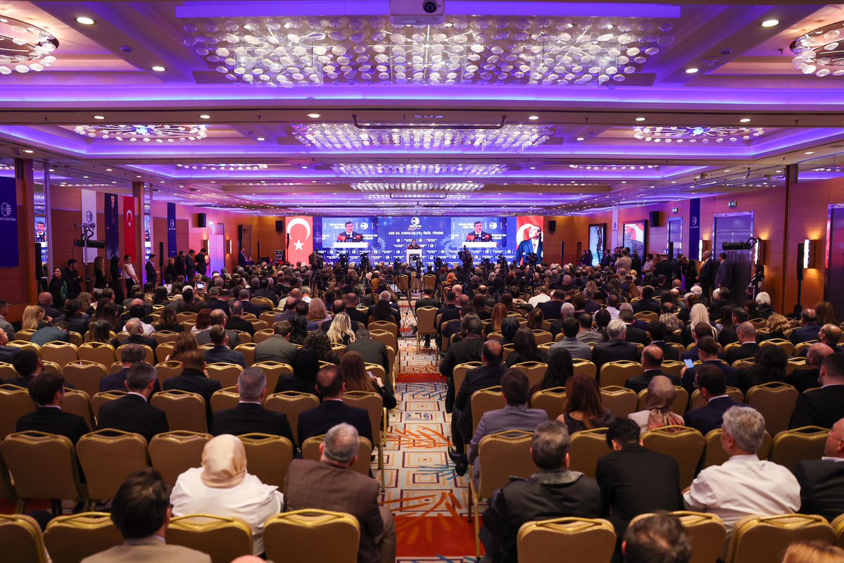 _cevdetyilmaz's tweet image. Ankara Sanayi Odası’nın 62. Kuruluş Yıl Dönümü vesilesiyle düzenlenen ödül töreninde, başkentimizin üretim ve teknoloji vizyonuna yön veren kıymetli sanayicilerimizle bir aradaydık.

Küresel ekonomide artan belirsizliklere rağmen Türkiye; büyüme performansı, ihracattaki güçlü…