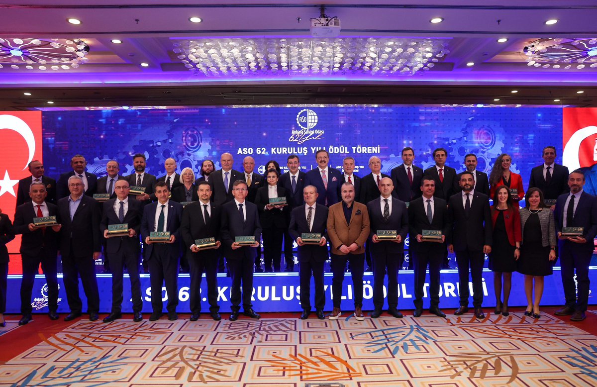 _cevdetyilmaz's tweet image. Ankara Sanayi Odası’nın 62. Kuruluş Yıl Dönümü vesilesiyle düzenlenen ödül töreninde, başkentimizin üretim ve teknoloji vizyonuna yön veren kıymetli sanayicilerimizle bir aradaydık.

Küresel ekonomide artan belirsizliklere rağmen Türkiye; büyüme performansı, ihracattaki güçlü…